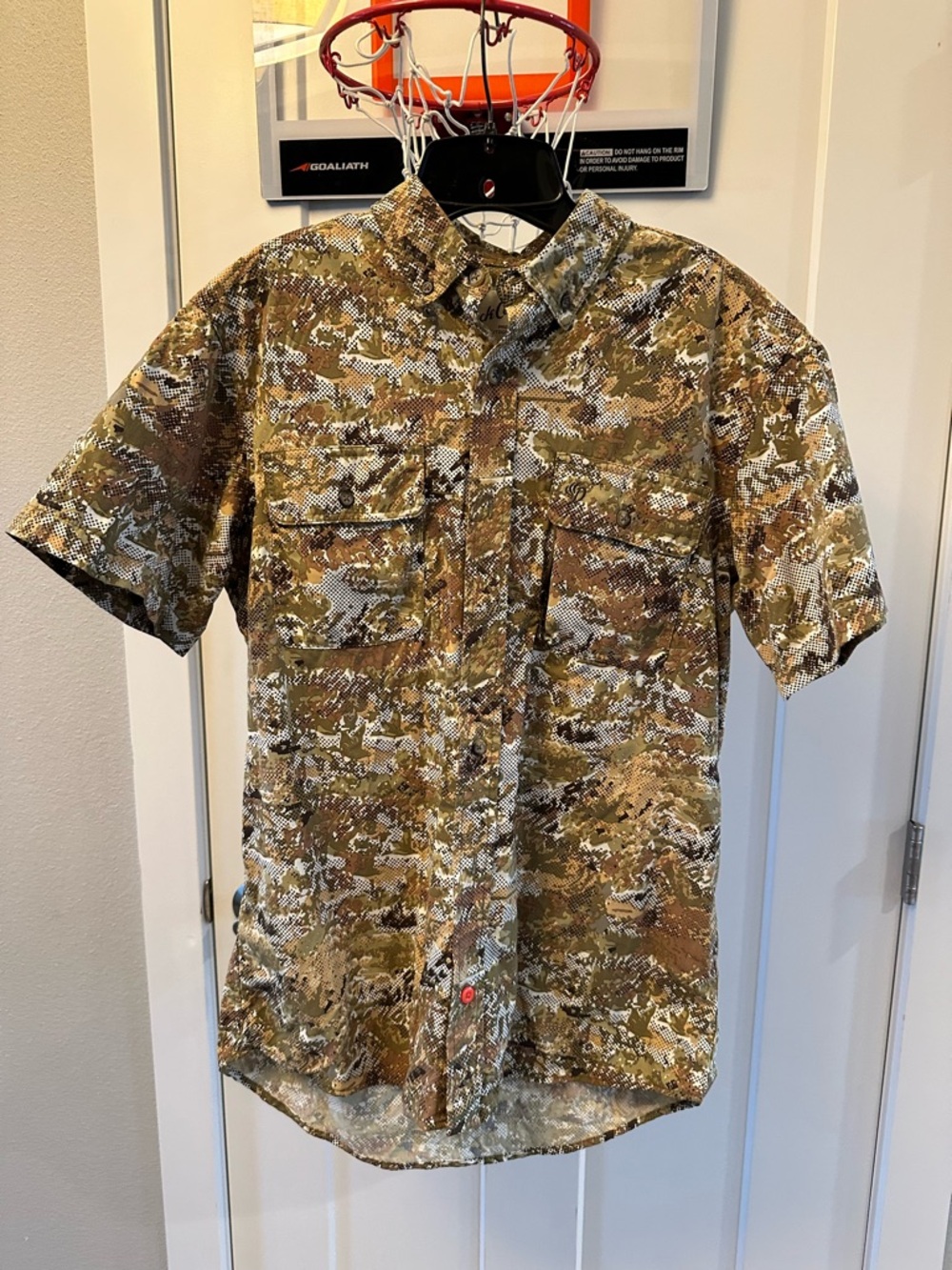 Duck Camp Camo Short Sleeve Button-Up Shirt - men’s medium
